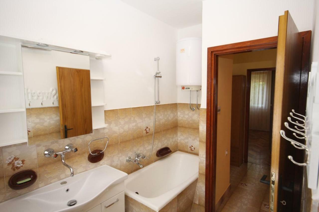 Two Bedroom Apartment, Nice Neighborhood, Free Parking, Wifi Pula Bagian luar foto