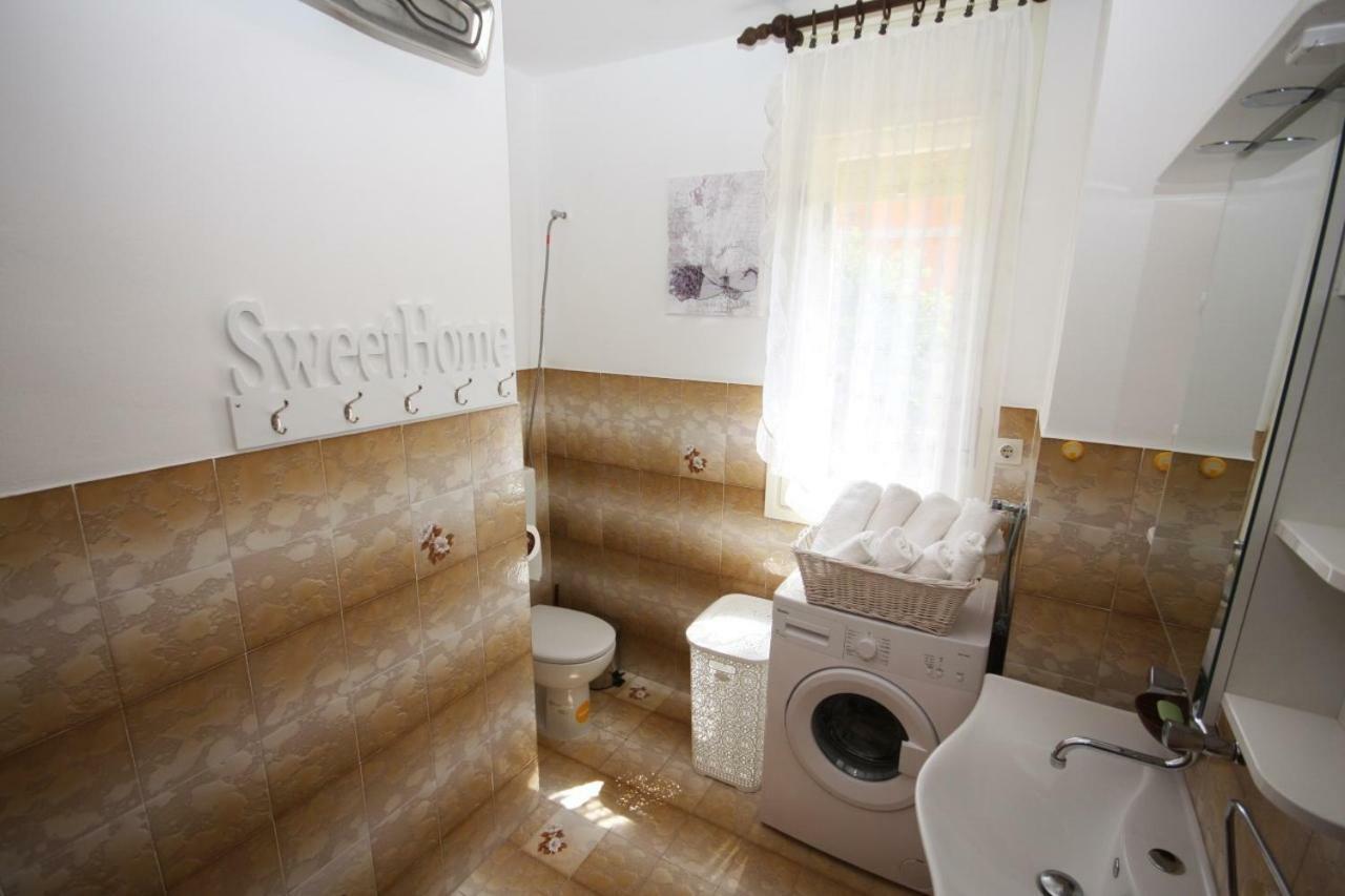 Two Bedroom Apartment, Nice Neighborhood, Free Parking, Wifi Pula Bagian luar foto