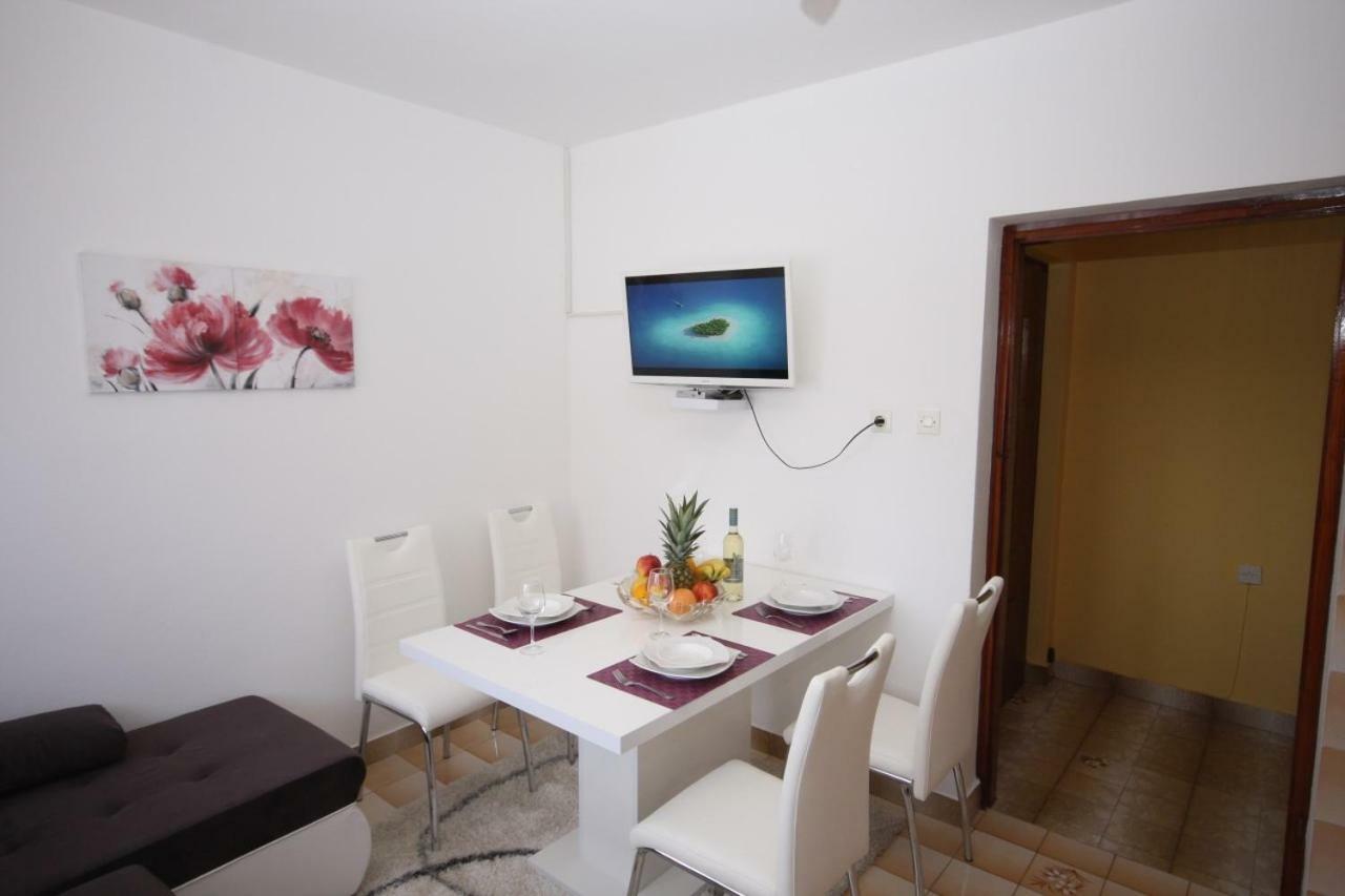 Two Bedroom Apartment, Nice Neighborhood, Free Parking, Wifi Pula Bagian luar foto