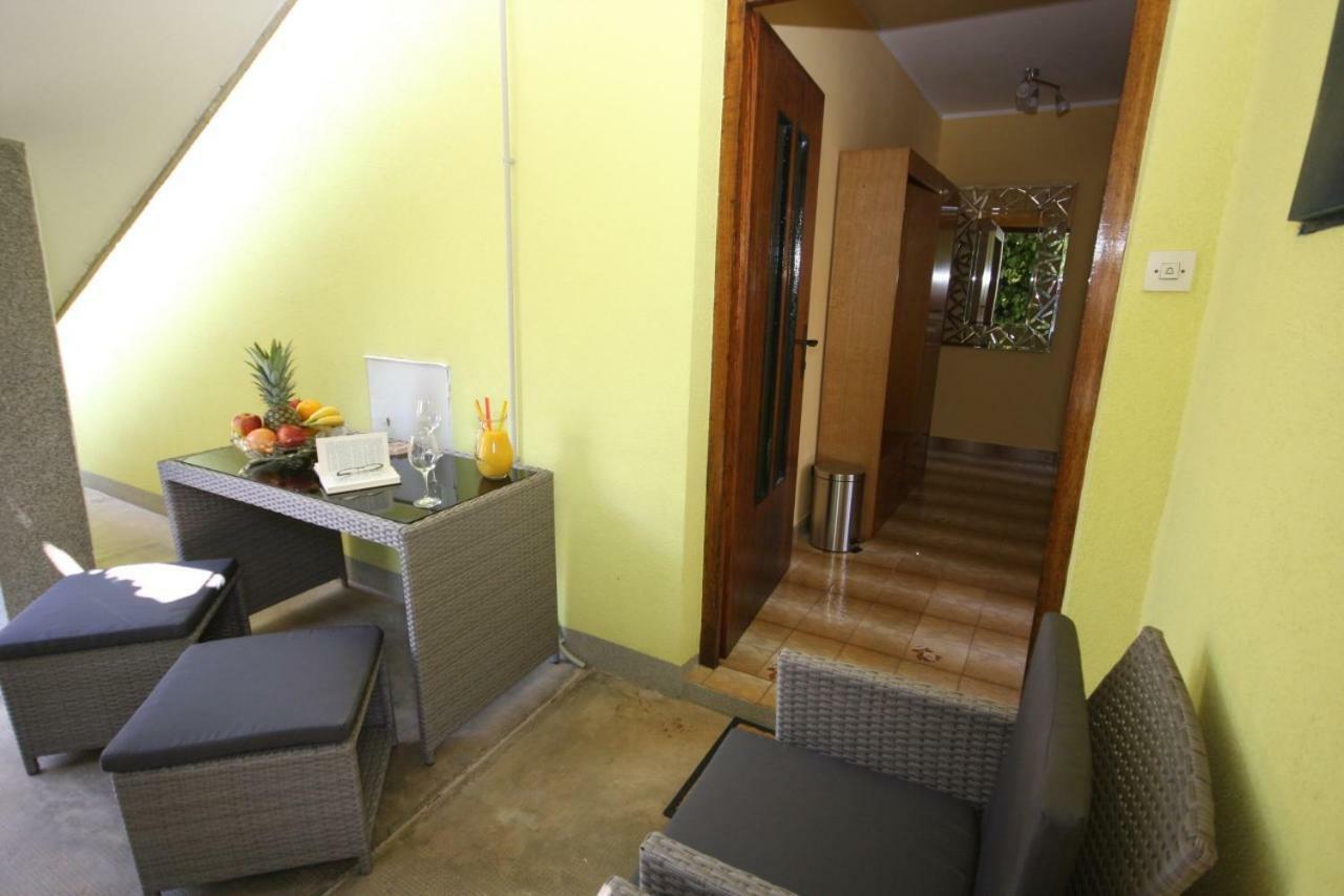 Two Bedroom Apartment, Nice Neighborhood, Free Parking, Wifi Pula Bagian luar foto