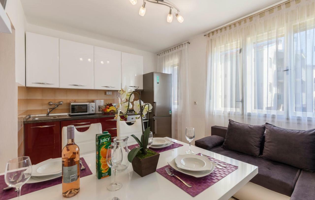 Two Bedroom Apartment, Nice Neighborhood, Free Parking, Wifi Pula Bagian luar foto